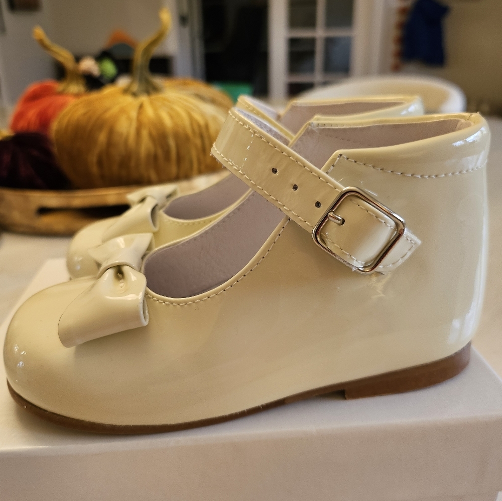 Childrensalon patent leather Mary Janes ivory